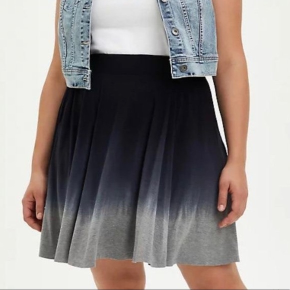 TORRID Super Soft Black-Gray Ombré skirt ⭐️ Like New! - Picture 2 of 4